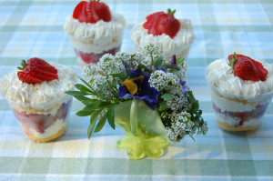 easy lemon curd and strawberry trifles for picnic
